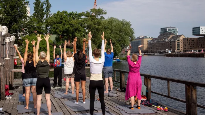 Besucher*innen der re:publica bei einer Yoga-Session