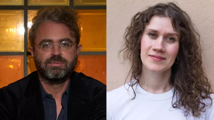Das Foto zeigt Max Steinbeis auf der linken Seite. Er trägt einen Anzug sowie Brille und sitzt vor einer Wand mit Glasfliesen.  Auf der rechten Seite ist ein Portrait von Anna-Mira Brandau zu sehen. Sie trägt ihre lockigen Haare auf einer Seite. Sie schauen beide in die Kamera.