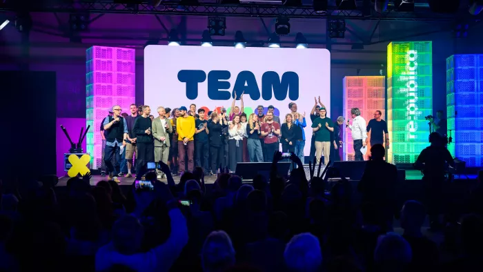 Team-Foto auf der Bühne re:publica Berlin 25