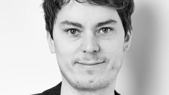 Foto von Rainer Mühlhoff. Er trägt kurze Haare und lächelt in die Kamera