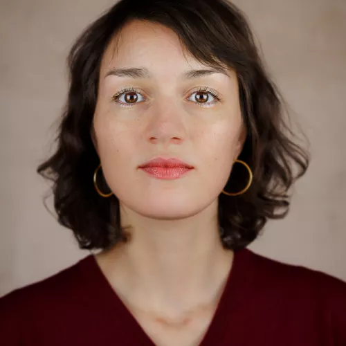 Porträtfoto Sakina Abushi