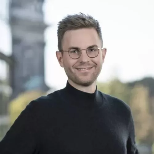 Das Foto zeigt eine Portraiaufnahme von Benedikt Göller