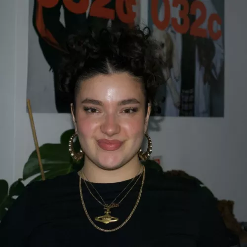 Porträtfoto von Selin Amil