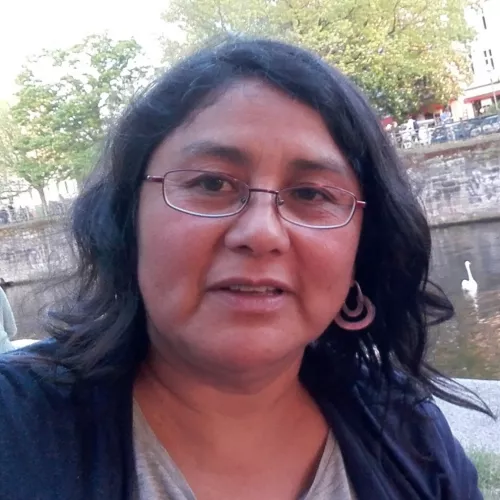 Ein Bild einer Frau mit Brille