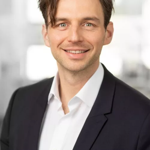 Dr. Simon Morris-Lange