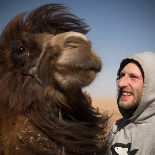 Ruben Neugebauer und ein Kamel